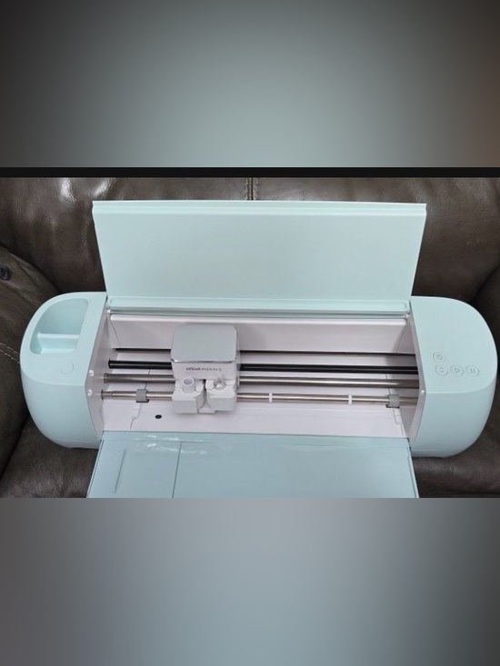 Cricut Other - Cricut explorer 3 Bluetooth cutting machine in mint